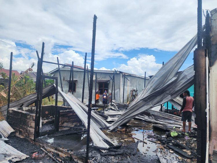 Olah TKP dilakukan pada lokasi kebakaran satu unit rumah yang berada di kawasan Jalan Pemandu Raya, Kelurahan Sabaru, Kecamatan Sabangau, Kota Palangka Raya, Kalimantan Tengah, Selasa (14/4/2026) siang.