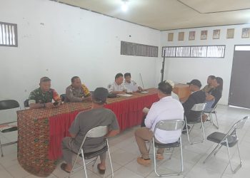 Kegiatan tersebut melibatkan Bhabinkamtibmas bersama Babinsa, aparatur kelurahan serta kedua belah pihak yang bersengketa guna mencari solusi terbaik secara musyawarah.