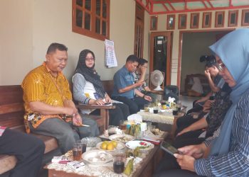 Paguyuban Kepala Desa Kecamatan Mrebet menggelar pertemuan yang dihadiri para kepala desa se-Kecamatan Mrebet pada Kamis, 16 April 2026, pukul 11.00 WIB. Kegiatan dilaksanakan di rumah Kepala Desa Mangunegara, Bapak Juwanto, ST.