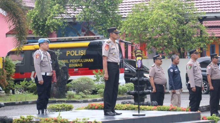 Kepala Bagian Perencanaan (Kabagren) Polresta Palangka Raya, Polda Kalteng, AKP Harno, S.H., M.M. saat memimpin pelaksanaan apel pagi kesatuannya, Kamis (16/4/2026) pagi.