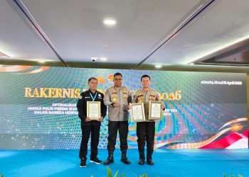​Penghargaan tersebut, diterima langsung oleh Kabidhumas Polda Kalteng, Kombes Pol Budi Rachmat, S.I.K., M.Si., yang diserahkan Kadivhumas Polri, Irjen Pol Jhonny Edison Isir, S.I.K., M.T.C.P., dalam Rapat Kerja Teknis (Rakernis) Humas Polri Tahun Anggaran 2026, di Hotel Grandhika, Jakarta Selatan. Rabu (15/04/2026).