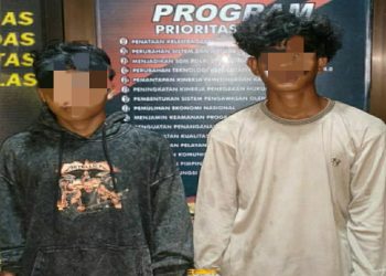 Dua orang pelaku berinisial RJ Bin ZA dan FH RD