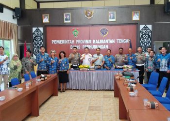 Rakor berlangsung di Aula Dinas Perhubungan Provinsi Kalteng, Jalan S. Parman, Kota Palangka Raya, Kalimantan Tengah, yang dihadiri oleh Kasatlantas, Kompol Egidio Sumilat bersama para perwira dan personel, Jumat (17/4/2026) pagi.