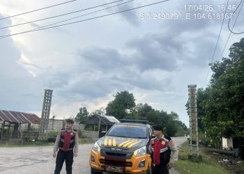 Sat Samapta Polres Mengantisipasi maraknya potensi tindak pidana, khususnya aksi begal di jalur rawan, Sat Samapta Polres Ogan Ilir meningkatkan kegiatan patroli hunting di sepanjang Jalan Tanjung Senai menuju Desa Burai, Jumat (17/4/2026).