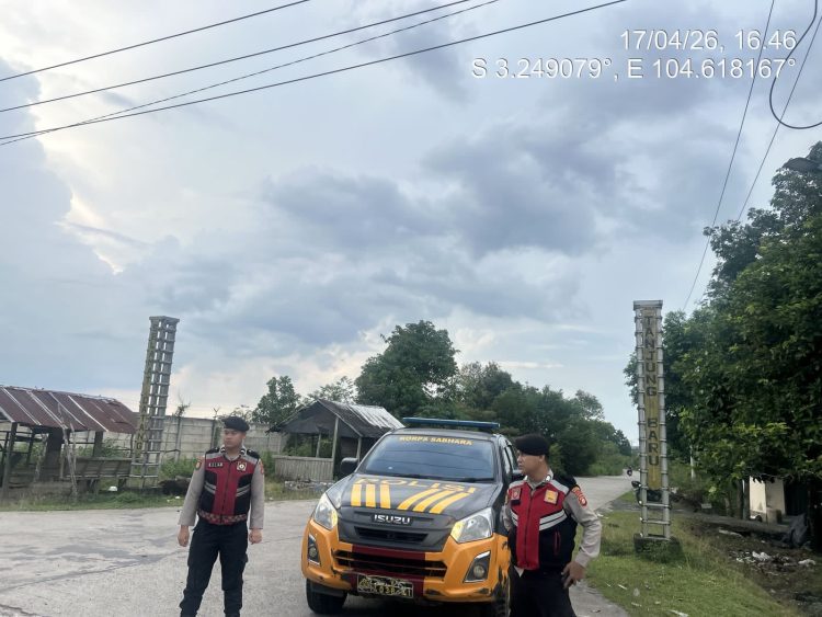 Sat Samapta Polres Mengantisipasi maraknya potensi tindak pidana, khususnya aksi begal di jalur rawan, Sat Samapta Polres Ogan Ilir meningkatkan kegiatan patroli hunting di sepanjang Jalan Tanjung Senai menuju Desa Burai, Jumat (17/4/2026).