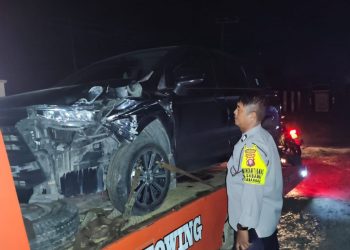 Piket SPKT Polsek Sabangau Polresta Palangka Raya bergerak cepat mendatangi lokasi kejadian perkara (TKP) kecelakaan lalu lintas tunggal yang terjadi di Jalan Mahir Mahar Km 17, Kelurahan Kalampangan.
