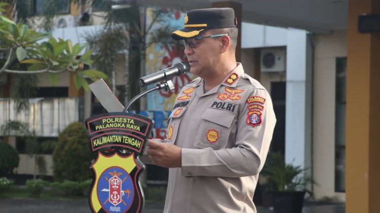 Wakapolresta Palangka Raya, Polda Kalteng, AKBP Moch. Isharyadi Fitriawan, S.I.K., M.M. saat memimpin apel pagi kesatuannya, salah satunya terkait penanganan Tindak Pidana Pencurian Kendaraan Bermotor (curanmor).