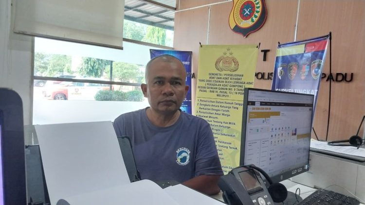 Marjoni Abdul Thaleb saat melaporkan pencatutan namanya ke Polresta Banda Aceh, Sabtu (18/4). (Foto: Ist)