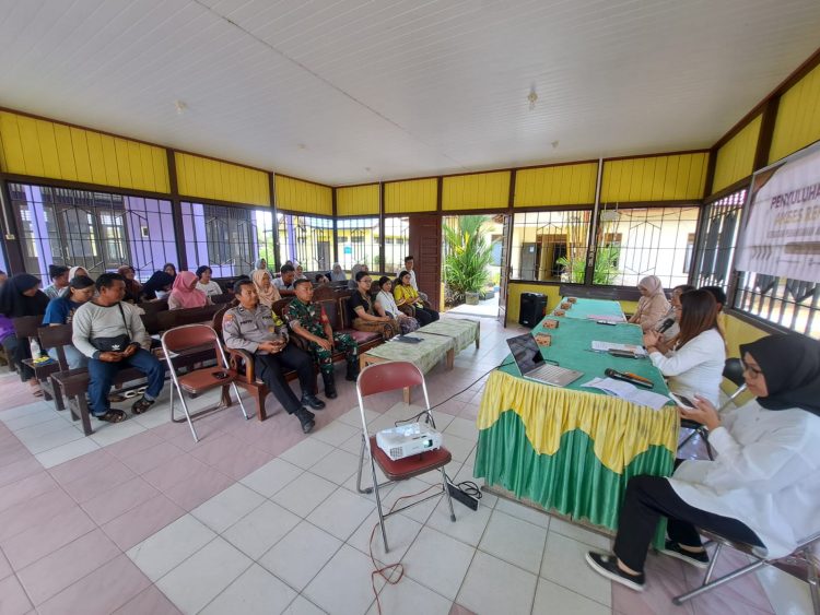 Bhabinkamtibmas Polsek Bukit Batu Polresta Palangka Raya menghadiri kegiatan penyuluhan akses reforma agraria yang dilaksanakan di Balai Basara, Jalan Marang, Kelurahan Marang, Kecamatan Bukit Batu