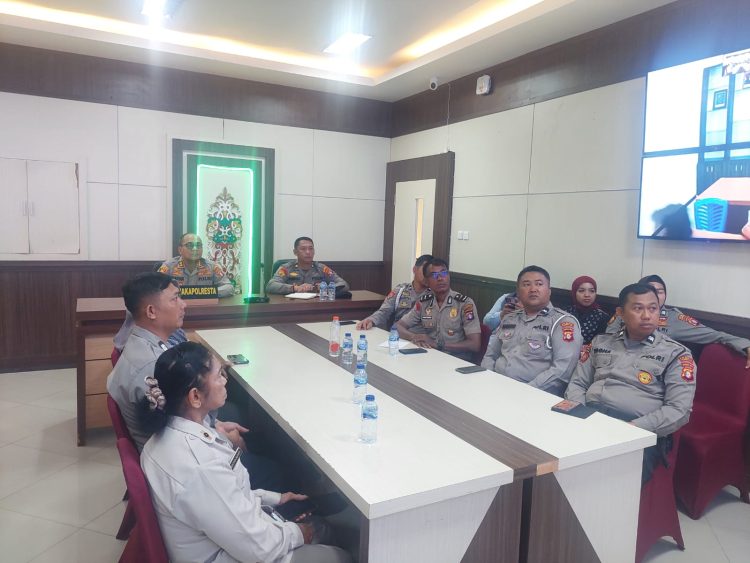Kegiatan tersebut dilaksanakan di Ruang Command Center Polresta Palangka Raya dan diikuti oleh Wakapolresta Palangka Raya, Plt. Kabag SDM, serta perwakilan Urmin dari masing-masing fungsi.