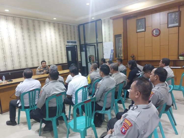 Arahan tersebut disampaikan saat pelaksanaan apel sebagai bentuk pengendalian dan peningkatan disiplin dalam pelayanan kepada masyarakat.