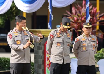 Persiapan tersebut diwujudkan melalui latihan olah strategi, gladi posko, dan Tactical Floor Game (TFG) yang digelar di Aula Ditsamapta Polda Kalteng dan dilanjutkan simulasi peragaan sispamkota di Lapangan Ditsamapta, mulai dari tanggal 20 hingga 22 April 2026.