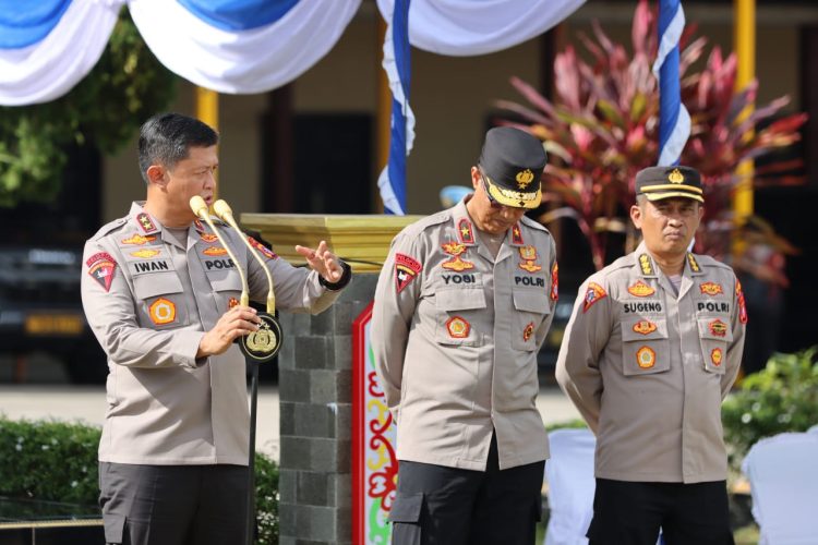 Persiapan tersebut diwujudkan melalui latihan olah strategi, gladi posko, dan Tactical Floor Game (TFG) yang digelar di Aula Ditsamapta Polda Kalteng dan dilanjutkan simulasi peragaan sispamkota di Lapangan Ditsamapta, mulai dari tanggal 20 hingga 22 April 2026.