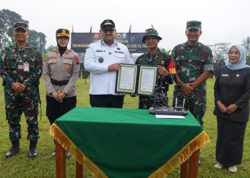 prosesi pemukulan gong yang menjadi tanda dimulainya program TNI Manunggal Membangun Desa (TMMD) Reguler ke-128, Rabu (22/4/2026).