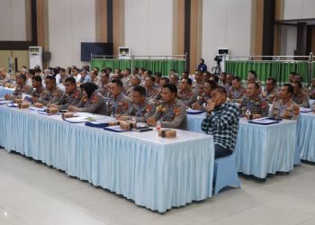 Wakapolres Kotawaringin Timur (Kotim), Kompol Christian Maruli Tua Siregar, S.I.K., M.M., memimpin delegasi Polres Kotim dalam rangkaian agenda penting di Mapolda Kalteng. Kegiatan diawali dengan Taklimat Akhir yang dibuka langsung oleh Kapolda Kalteng pada Rabu Pagi (22/4/2026). 