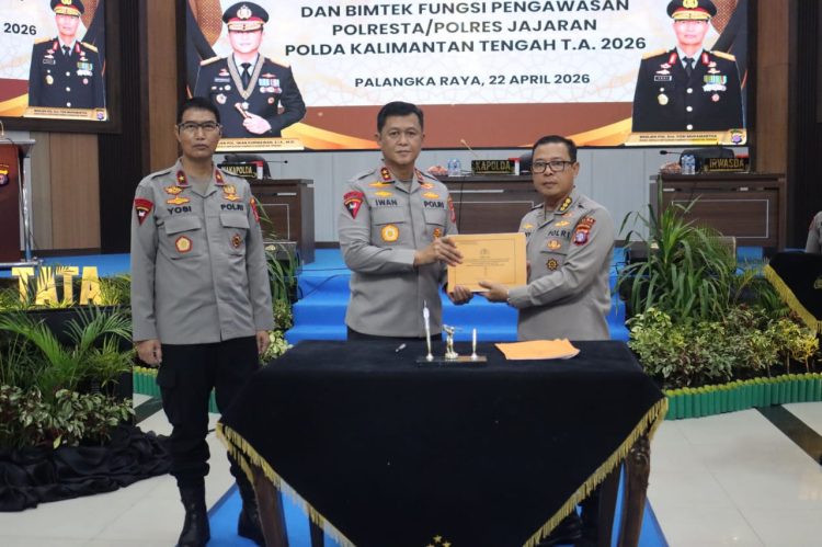 Kapolda Kalimantan Tengah (Kalteng) Irjen Pol Iwan Kurniawan, S.IK., M.Si. memimpin langsung Taklimat Akhir Audit Kinerja Tahap I Itwasda aspek perencanaan dan pengorganisasian Tahun 2026, di Gedung Graha Bhayangkara, Mapolda setempat, Rabu (22/4/2026).