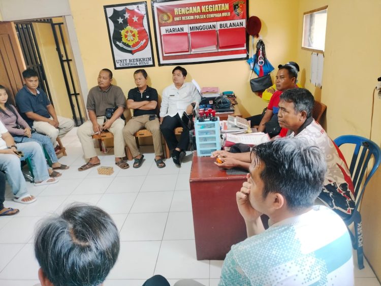 Polsek Cempaga Hulu Polres Kotim telah menerima pengaduan penganiayaan dari Sdr TT 46Th(pelapor) dan SY 44th (Korban) TKP Halaman rumah Sdr Mugito Desa Sudan Rt 06/Rw 03 Kec Cempaga Hulu Kab Kotim yang terjadi pada hari Minggu 15/02/2026 skj 00.30 Wib. dan dilaporkan ke Polsek Cempaga Hulu jam 19.30 Wib.