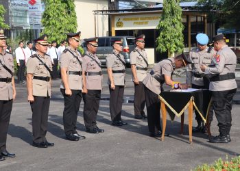 Upacara serah terima jabatan (Sertijab) dan pelantikan pejabat di lingkungan Polresta Palangka Raya digelar di Lapangan Apel Mapolresta Palangka Raya, Jumat (24/4/2026) pukul 07.00 WIB