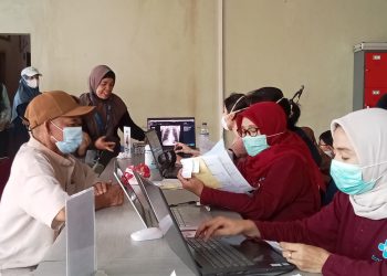 Kedua desa ini menggelar layanan kesehatan gratis terpadu yang dipusatkan di Aula Kantor Desa Bojongnangka. Jumat, 24/04/2026.