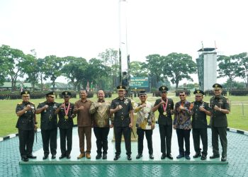 Pangdam I/Bukit Barisan, Mayjen TNI Hendy Antariksa, secara resmi menutup Pendidikan Pertama Bintara (Dikmaba) Infanteri TNI AD Gelombang I Tahun Anggaran 2026. Upacara penutupan dan pelantikan ini berlangsung khidmat di Lapangan Jenderal Sudirman, Rindam I/BB, Pematangsiantar, Jumat (24/4).