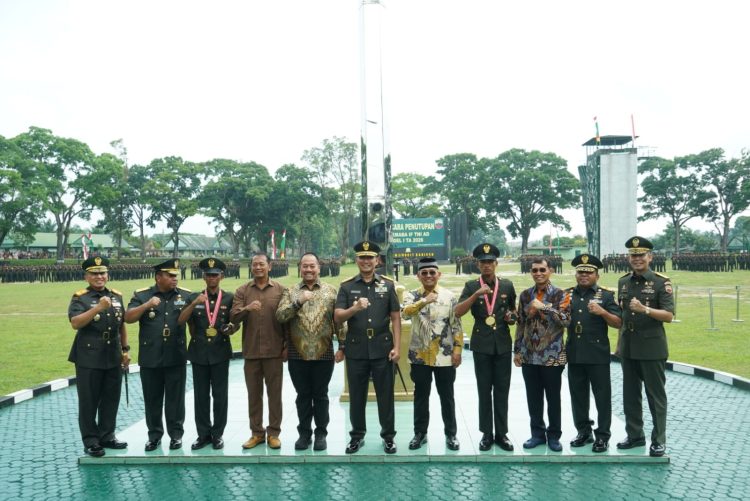Pangdam I/Bukit Barisan, Mayjen TNI Hendy Antariksa, secara resmi menutup Pendidikan Pertama Bintara (Dikmaba) Infanteri TNI AD Gelombang I Tahun Anggaran 2026. Upacara penutupan dan pelantikan ini berlangsung khidmat di Lapangan Jenderal Sudirman, Rindam I/BB, Pematangsiantar, Jumat (24/4).