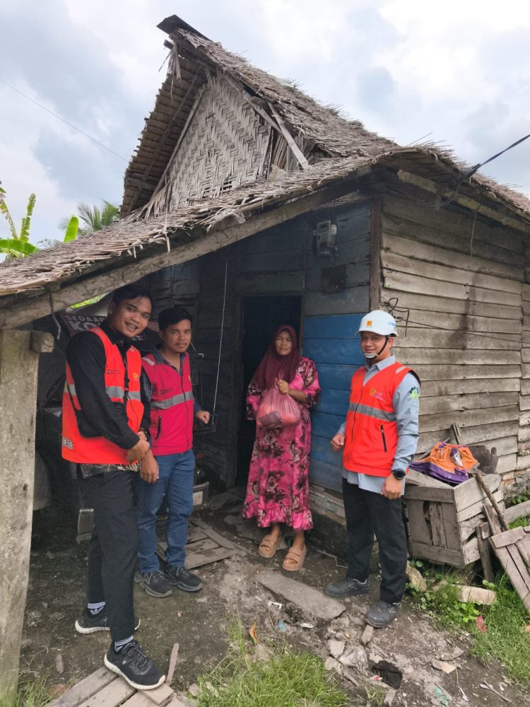 Program ini merupakan inisiatif para pegawai PLN yang secara sukarela menyisihkan sebagian penghasilannya untuk membantu masyarakat yang membutuhkan.
