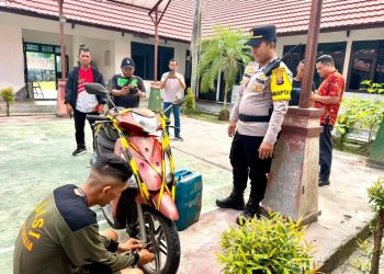 Kegiatan penanganan tersebut dipimpin oleh Pamapta III Ipda Muhammad Abrar bersama personel piket fungsi dengan mendatangi tempat kejadian perkara (TKP) guna melakukan pengecekan serta pengumpulan keterangan saksi.