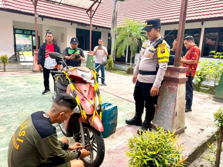 Kegiatan penanganan tersebut dipimpin oleh Pamapta III Ipda Muhammad Abrar bersama personel piket fungsi dengan mendatangi tempat kejadian perkara (TKP) guna melakukan pengecekan serta pengumpulan keterangan saksi.