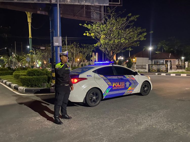 personel Satuan Lalu Lintas (Satlantas) Polresta Palangka Raya melaksanakan patroli antisipasi kejahatan jalanan serta balap liar pada Minggu dini hari (26/4/2026).
