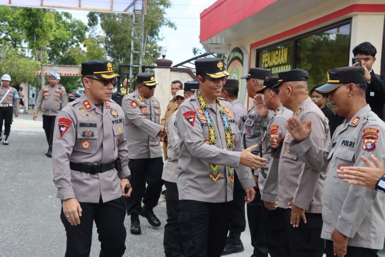 Wakapolda Kalimantan Tengah (Kalteng) Brigjen Pol Drs. Yosi Muhamartha melaksanakan kunjungan kerja ke Polres Sukamara dalam rangka memperkuat pengawasan serta meningkatkan kinerja personel di wilayah hukum Polres Sukamara. 