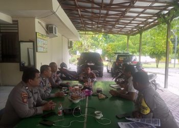 Kegiatan yang digelar di Ruang Rapat Polsek Bukit Batu tersebut diikuti oleh para kanit serta personel fungsi, dengan agenda pembahasan situasi kamtibmas dan evaluasi kinerja masing-masing bidang.