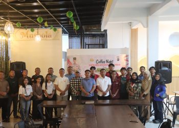 Polres Kotawaringin Timur melaksana kan kegiatan Coffee Night bersama Kelompok Cipayung Plus dan Badan Eksekutif Mahasiswa (BEM) se-Kabupaten Kotawaringin Timur, bertempat di Cafe LA FOLE Jalan Jeruk I , Selasa malam (27/04/2026).
