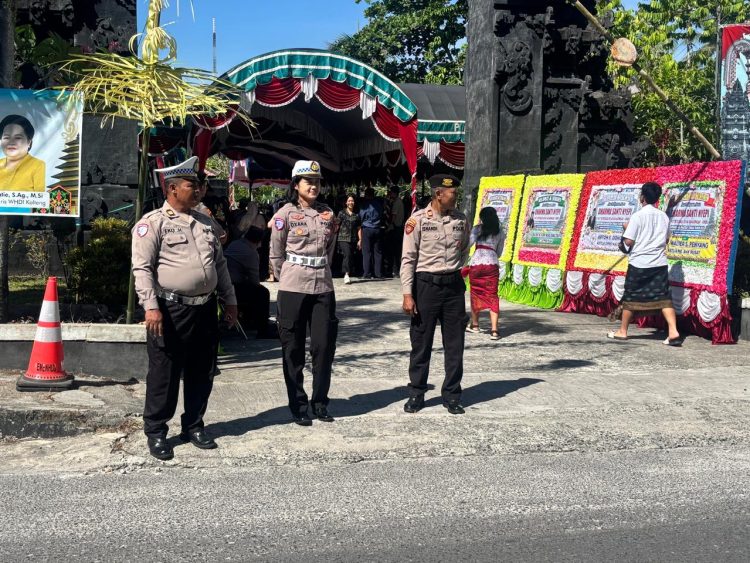 Pamtur jalur dilakukan pada lokasi berlangsungnya ibadah Dharma Santi Nyepi di Pura Pitamaha Jalan Kinibalu, Kota Palangka Raya, Kalimantan Tengah, yang dikomandoi oleh Kasatlantas, Kompol Hermanto, S.H., Rabu (29/4/2026) pagi.