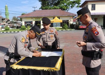 Apel tersebut dipimpin langsung oleh Kapolres, AKBP Otniel Siahaan, dan dihadiri langsung oleh Bupati Dairi, Vickner Sinaga, Kajari, Yudha Bima Asmara, Ketua DPRD, Saham Sibarani beserta seluruh tokoh masyarakat maupun tokoh pemuda. 