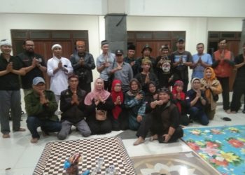 Rapat yang berlangsung khidmat dari pukul 15.00 hingga 18.00 WIB itu dihadiri berbagai unsur komunitas serta tokoh budaya. Dalam forum yang dipandu R. Gugum Gumelar, Teh Mela terpilih secara aklamasi sebagai Ketua Panitia.