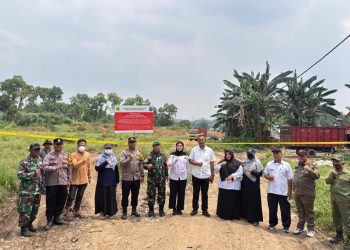 Pemerintah Kabupaten Bogor melalui Dinas Lingkungan Hidup (DLH) turun langsung melakukan penyegelan lokasi yang selama ini diduga menjadi sarang aktivitas ilegal yang merusak lingkungan, Rabu (8/4/2026).