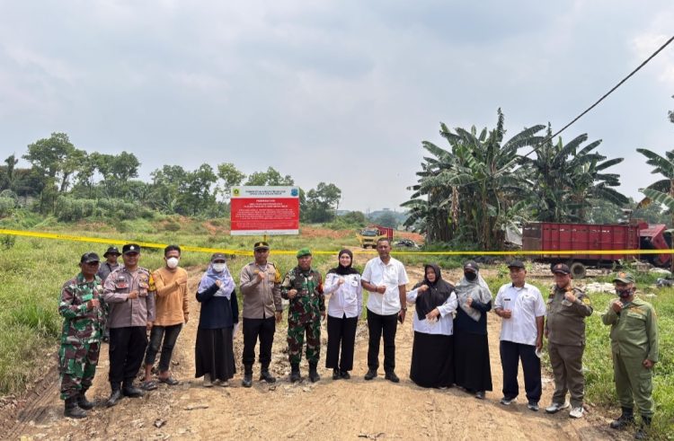 Pemerintah Kabupaten Bogor melalui Dinas Lingkungan Hidup (DLH) turun langsung melakukan penyegelan lokasi yang selama ini diduga menjadi sarang aktivitas ilegal yang merusak lingkungan, Rabu (8/4/2026).