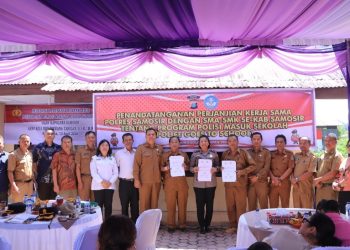 Kepolisian Resor Samosir resmi menetapkan perubahan nomenklatur Polsek Onan Runggu menjadi Polsek Nainggolan dalam sebuah seremoni yang berlangsung khidmat di halaman Mako Polsek Nainggolan, Senin (13/4/2026) pukul 09.45 WIB.