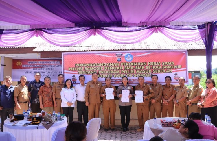 Kepolisian Resor Samosir resmi menetapkan perubahan nomenklatur Polsek Onan Runggu menjadi Polsek Nainggolan dalam sebuah seremoni yang berlangsung khidmat di halaman Mako Polsek Nainggolan, Senin (13/4/2026) pukul 09.45 WIB.