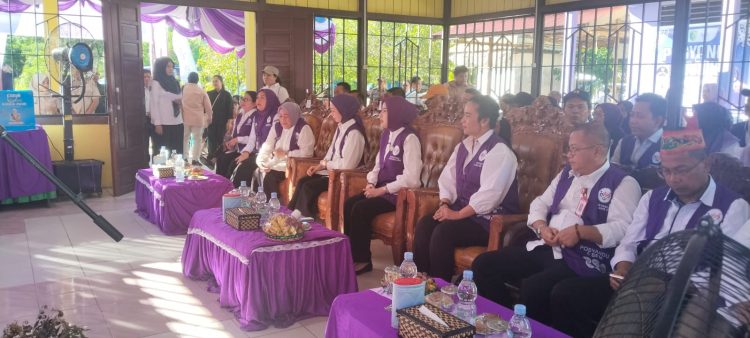 Kegiatan tersebut merupakan kunjungan Ketua Tim Pembina Posyandu Provinsi Kalimantan Tengah ke Posyandu Parawai sebagai bentuk pembinaan serta dukungan terhadap peningkatan pelayanan kepada masyarakat, khususnya di bidang kesehatan