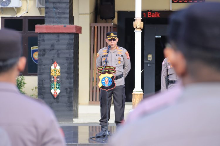 Apel siaga dipimpin langsung oleh Kapolres Seruyan, AKBP Beddy Suwendi, S.H., S.I.K., dan dihadiri oleh Wakapolres Seruyan Kompol Syaifullah, S.H., M.H., seluruh pejabat utama Polres Seruyan, serta segenap personel yang bertugas di jajaran Polres Seruyan.