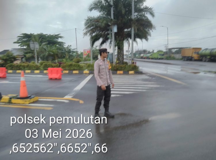 Polres Ogan Ilir melalui Polsek Pemulutan meningkatkan kegiatan patroli di kawasan pintu keluar Tol Indralaya–Palembang, Minggu (03/05/2026).