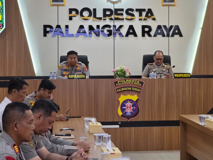 Vicon diikuti secara virtual melalui Aula Rupatama di Mapolresta Palangka Raya, Jalan Tjilik Riwut Km. 3,5, Kota Palangka Raya, Kalimantan Tengah, yang dihadiri oleh Kapolresta, Kombes Pol. Dedy Supriadi, S.I.K., M.H. bersama Wakapolresta dan para Perwira.