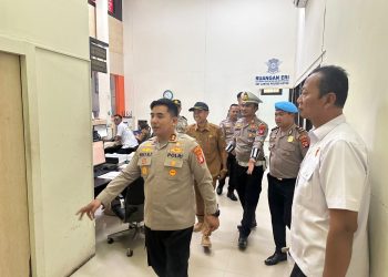 Kunjungan mendadak Kapolres Kotim, AKBP Resky Maulana Zulkarnain, S.H., S.I.K., M.H., di Kantor Samsat Kabupaten Kotim Jl. Jenderal Sudirman Km. 3, untuk memastikan proses pelayanan berjalan sesuai standar pelayanan prima, Senin (04/05/2026) pagi.
