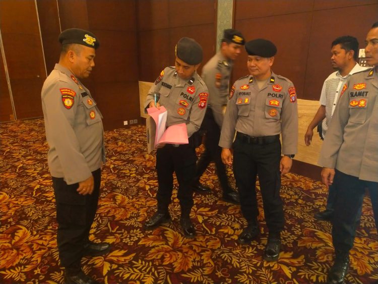 Satuan Pengamanan Objek Vital (Satpamobvit) Polresta Palangka Raya juga memberikan arahan kepada panitia dalam pelaksanaan risk assessment kegiatan Pesta Perak Episcopal 2026 Keuskupan Palangka Raya.