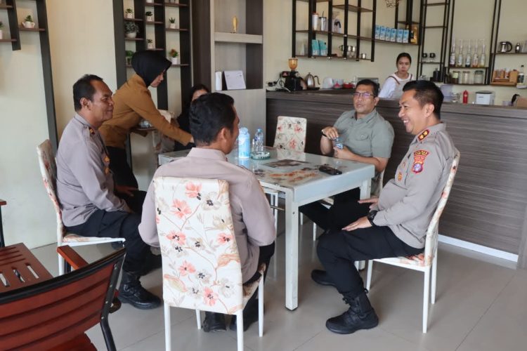 Kepolisian Resor (Polres) Pulang Pisau menerima kunjungan istimewa dari Kabid Sandi Baintelkam Polri, Kombes Pol. Budi Satria Nasution, S.I.K., dalam rangka silaturahmi dan "Temu Kangen".