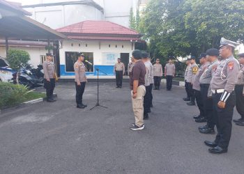 Kegiatan apel tersebut diikuti oleh seluruh personel Polsek Pahandut, dengan tujuan menyampaikan arahan serta penekanan terkait pelaksanaan tugas di lapangan.