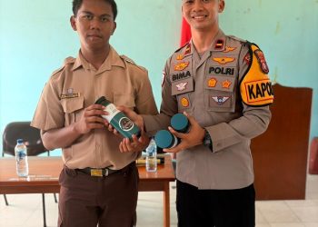Kapolsek Hanau IPDA Bima Satria Susilo, S.Tr.K., melaksanakan sosialisasi tata tertib berlalu lintas di Aula SMKN 1 Hanau, Kamis (7/5/2026) pagi. Kegiatan yang berlangsung mulai pukul 10.00 WIB ini bertujuan memberikan pemahaman kepada para siswa tentang pentingnya ketertiban dalam berlalu lintas.