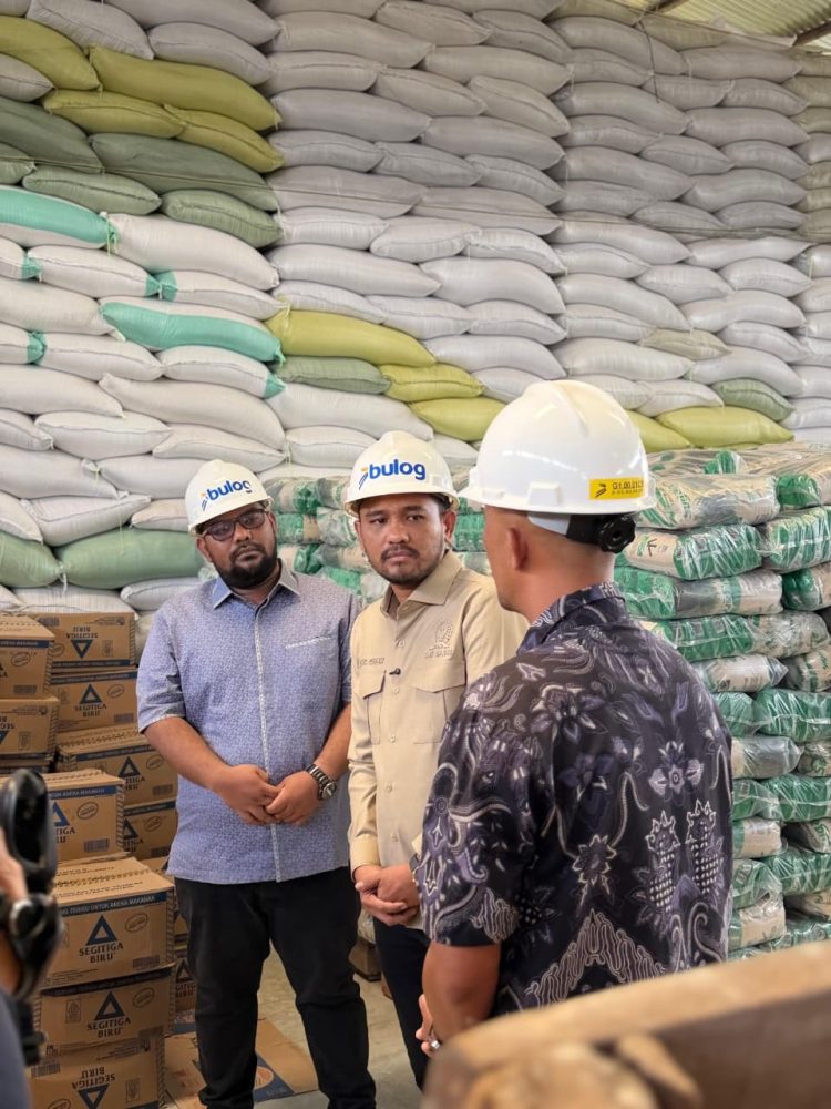 Anggota Komisi IV DPR RI Jamaluddin Idham, S.H, M.H meninjau langsung kondisi logistik di Gudang Perum Bulog Meulaboh, Kabupaten Aceh Barat, Kamis 7 Mei 2026.