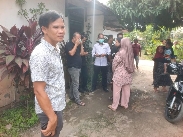 Warga Kelurahan Timbangan, Kecamatan Indralaya Utara, Kabupaten Ogan Ilir digegerkan dengan penemuan seorang pria yang ditemukan meninggal dunia di dalam sebuah kontrakan, Rabu (6/5/2026) sekitar pukul 14.00 WIB.